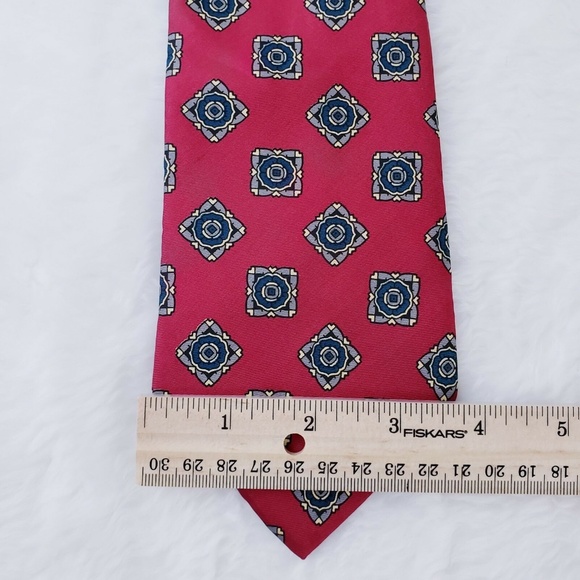 Stafford Red Geometric 100% Silk Men Necktie 57x3.75 - NWOT - Picture 3 of 6